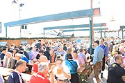 Biergartenwetter zum Auftakt. (©Foto.  Martin Schmitz)